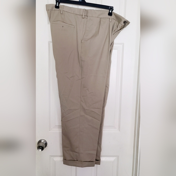Dockers Khaki Pants Mens Size 40x30 Tan Pocket Pleated Front Relaxed Comfort Fit - Picture 7 of 9
